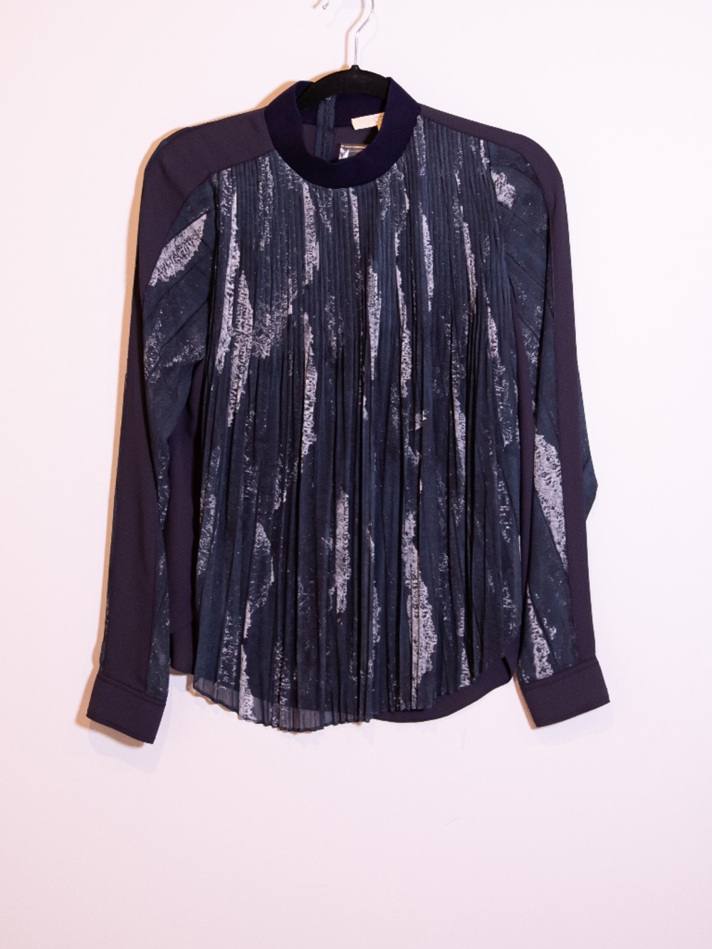 NEW O'2nd Plisse Chiffon Pleated Navy Blue Multi Color Long Sleeve Blouse Shirt